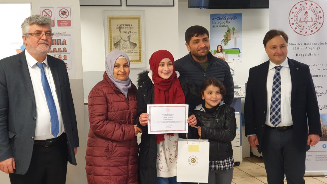 İstiklal Marşı'nı Güzel Okuma Yarışmasında Dereceye Girenlere Ödülleri Verildi